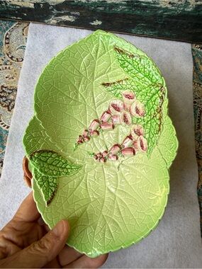 Carlton Ware Foxglove Cabbage Leaf Dish Green Australian Design England 8” VTG